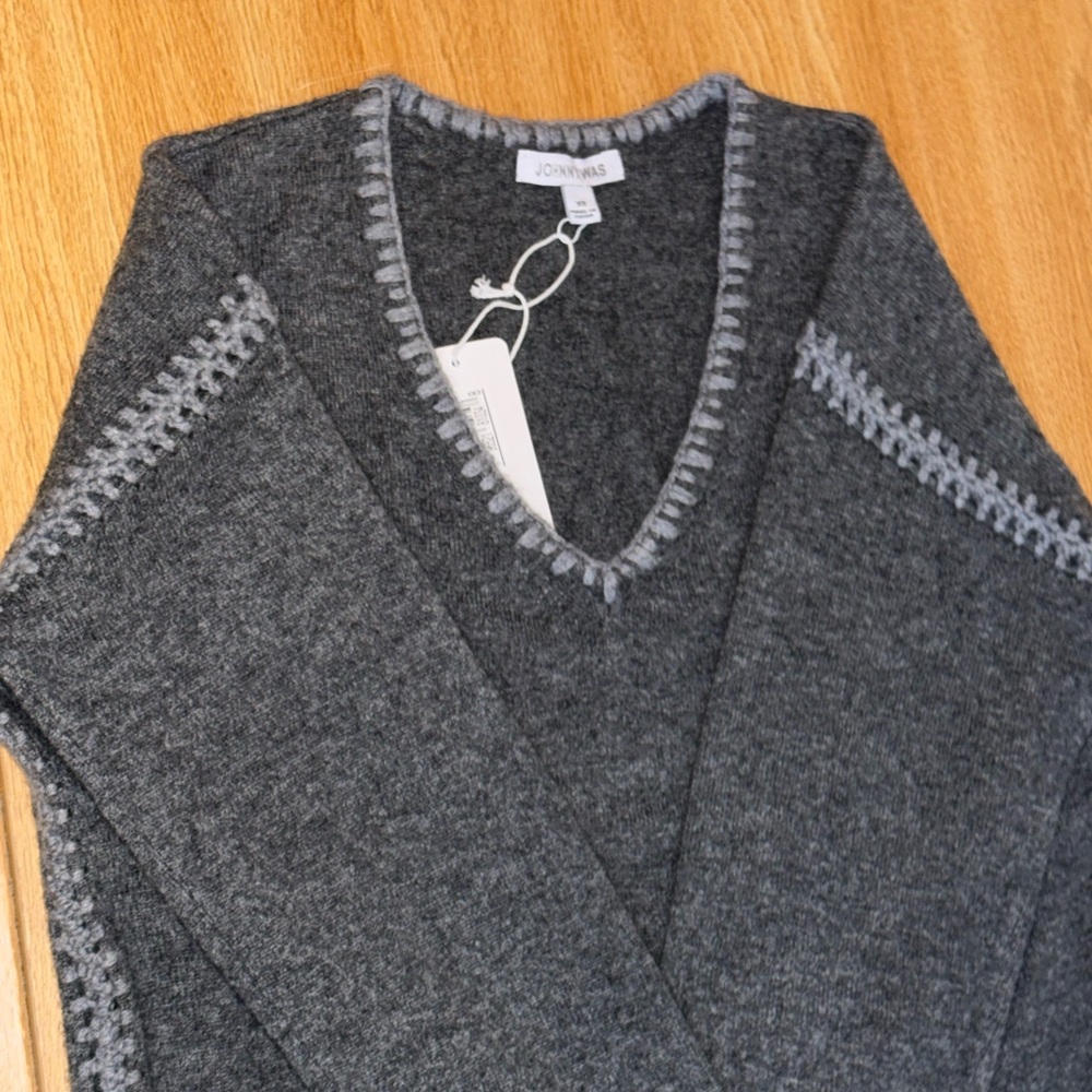 NEW: Johnny Was 100% Cashmere Charcoal V-Neck Sweater - Picture 4 of 4